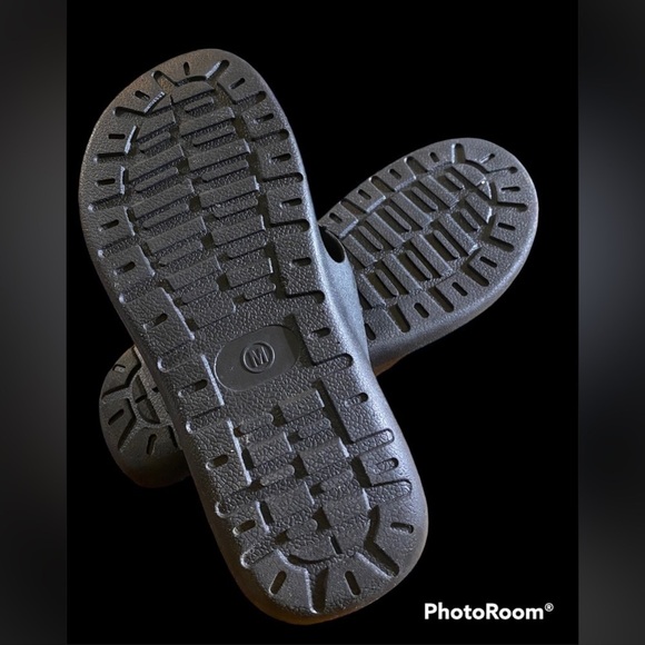 DORMCO black non-slip rubber shower sandals. Size medium women’s 7/8. EUC! - Picture 4 of 4